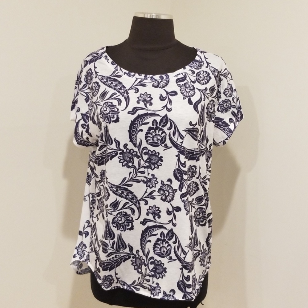 NWT! Forever 21 White with Purple Printed Size M Top